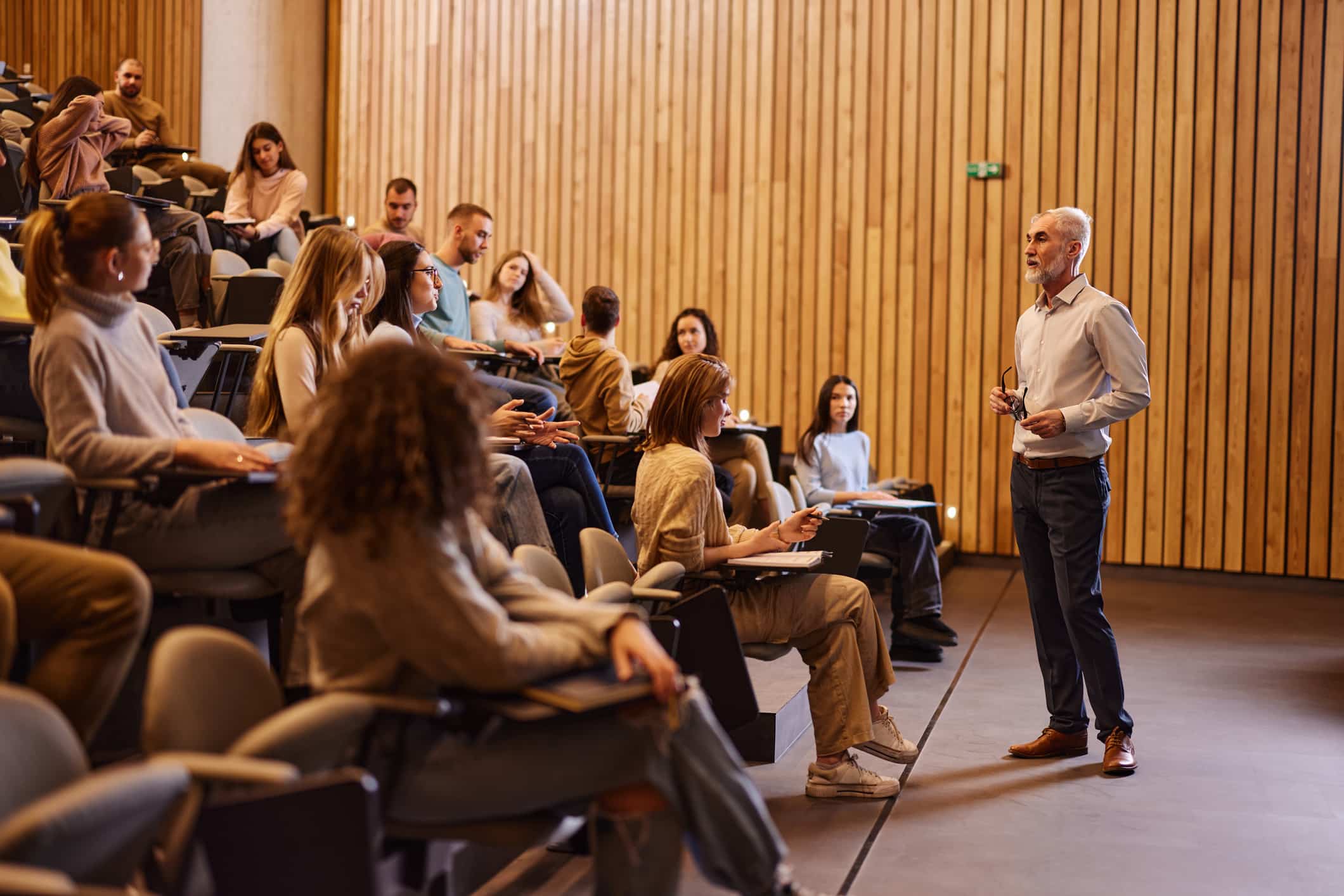 University lecturer teaching students in a lecture theatre, representing international education, higher education and student learning.